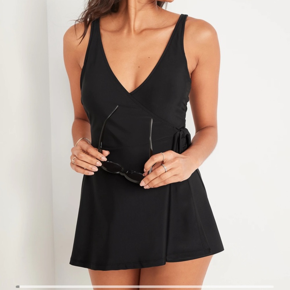 NWT Old Navy swimsuit